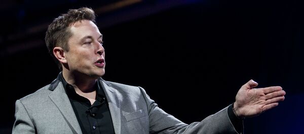 Elon Musk, CEO of Tesla Motors Inc., unveils the company's newest products, Powerwall and Powerpack in Hawthorne, Calif. - Sputnik Brasil