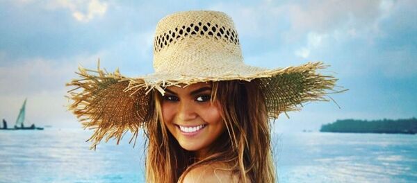 Chrissy Teigen, modelo y presentadora estadounidense - Sputnik Brasil