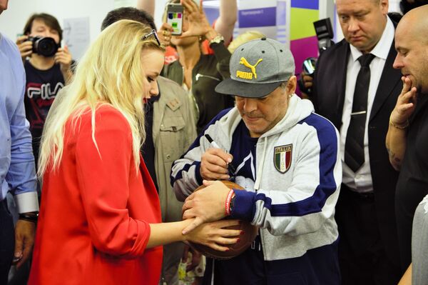 Autópsia preliminar indica que Maradona morreu por doença no coração - Sputnik Brasil