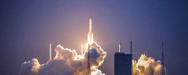 Veículo de lançamento pesado Changzheng 5 (Longa Marcha 5) decolando a partir do Centro de Lançamento Espacial de Wenchang, na província de Hainan, em 2 de julho de 2017 Veículo de lançamento pesado Changzheng 5 (Longa Marcha 5) decolando a partir do Centro de Lançamento Espacial de Wenchang, na província de Hainan, em 2 de julho de 2017 - Sputnik Brasil