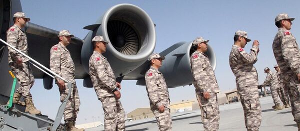 Tropas turcas na base militar em Doha, Qatar, 23 de junho de 2017 Tropas turcas na base militar em Doha, Qatar, 23 de junho de 2017 - Sputnik Brasil