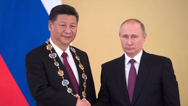 Vladimir Putin e Xi Jinping durante o encontro de 4 de julho de 2017 em Moscou - Sputnik Brasil