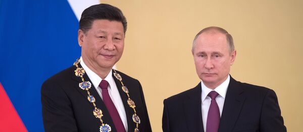 Vladimir Putin e Xi Jinping durante o encontro de 4 de julho de 2017 em Moscou - Sputnik Brasil