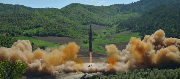 The intercontinental ballistic missile Hwasong-14 is seen during its test launch in this undated photo released by North Korea's Korean Central News Agency (KCNA) in Pyongyang, July, 4 2017. - Sputnik Brasil