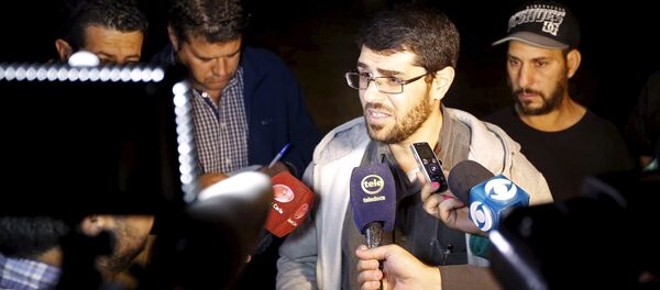 Ex-preso de Guantánamo fala coma a imprensa em frente à embaixada dos EUA em Montevidéu - Sputnik Brasil