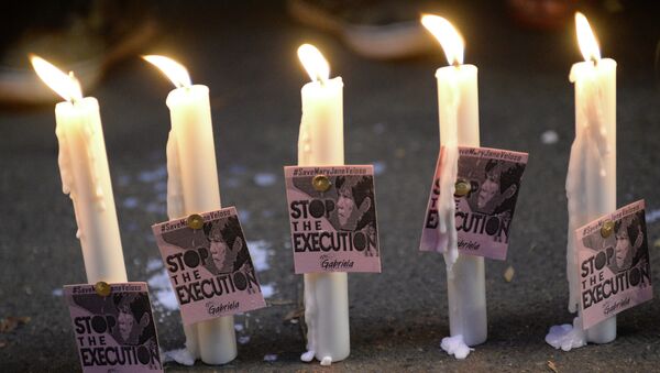 Vigília em protesto contra a execução da filipina Mary Jane Veloso, poupada pelas autoridades da Indonésia para ajudar em processo de tráfico - Sputnik Brasil