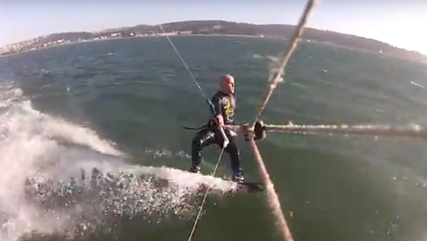 Esportista russo Andrei Grigoriev durante suas férias na praia de Crissy Field, na Califórnia - Sputnik Brasil