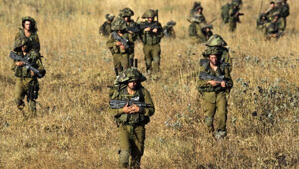 Israeli soldiers from the Golani Brigade take part in a military exercise in the Israeli-annexed Golan Heights near the border with Syria on June 26, 2013 - Sputnik Brasil