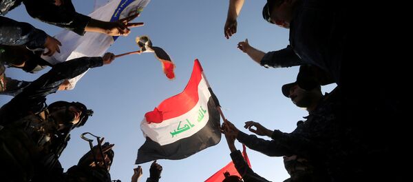 A polícia federal iraquiana comemora em Mossul ocidental. - Sputnik Brasil