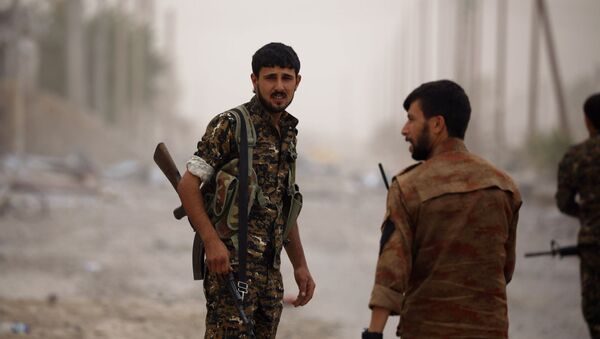 Combatentes das Forças Democráticas da Síria (FDS) em Raqqa - Sputnik Brasil