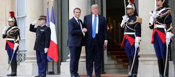 Presidente da França, Emmanuel Macron, recebe o presidente dos EUA, Donald Trump, em Paris. 13 de julho, 2017 - Sputnik Brasil