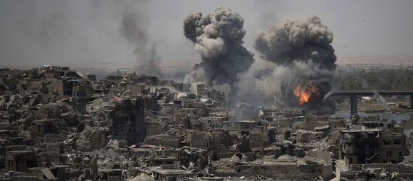 Ataque aéreo contra terroristas em Mossul, Iraque - Sputnik Brasil