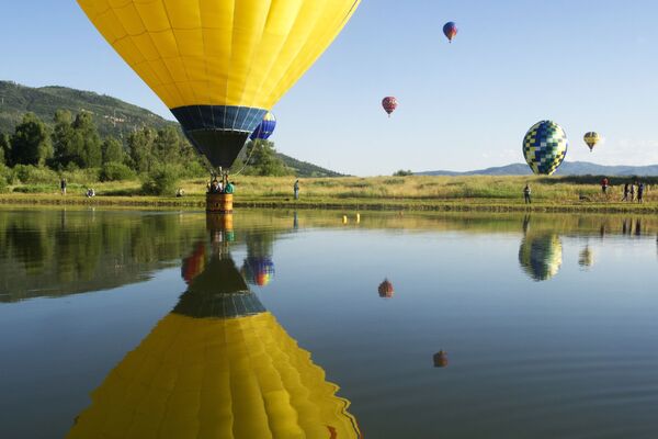 Balões no lago Bald Eagl, no show de balões no estado de Colorado, EUA - Sputnik Brasil