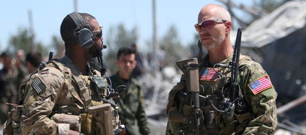 US forces are seen at the Kurdish People's Protection Units (YPG) headquarters after it was hit by Turkish airstrikes in Mount Karachok near Malikiya, Syria April 25, 2017. US forces are seen at the Kurdish People's Protection Units (YPG) headquarters after it was hit by Turkish airstrikes in Mount Karachok near Malikiya, Syria April 25, 2017. - Sputnik Brasil