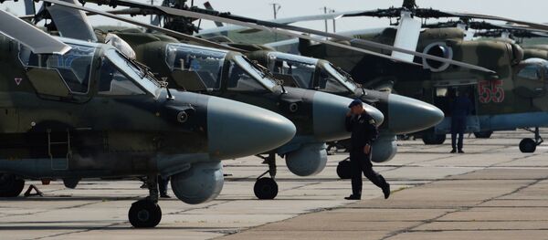 Helicópteros no aeródromo Chernigovka, região de Primorie, Rússia Helicópteros no aeródromo Chernigovka, região de Primorie, Rússia - Sputnik Brasil