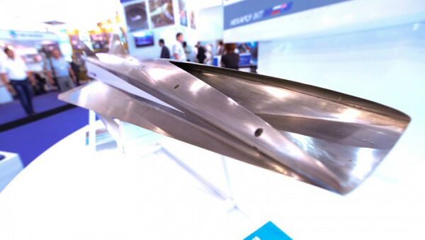Um modelo do novo avião russo de passageiros de alta velocidade movido a hidrogênio - Sputnik Brasil