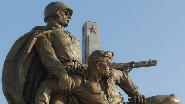Monumento às tropas soviéticas em Varsóvia - Sputnik Brasil