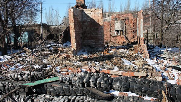 Casas destruídas após bombardeios em Gorlovka - Sputnik Brasil