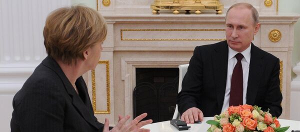 Vladimir Putin em encontro com a chanceler da Alemanha, Angela Merkel - Sputnik Brasil