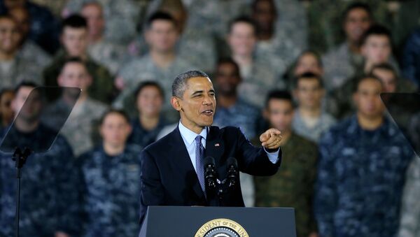 Barack Obama fala com militares e seus parentes em 15 de dezembro de 2014, na Base McGuire-Dix-Lakehurst, em Wrightstown, EUA - Sputnik Brasil