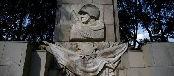 Monumento às tropas soviéticas em Varsóvia - Sputnik Brasil