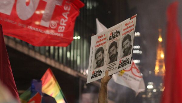 Manifestação na Avenida Paulista reuniu petistas e centrais sindicais - Sputnik Brasil