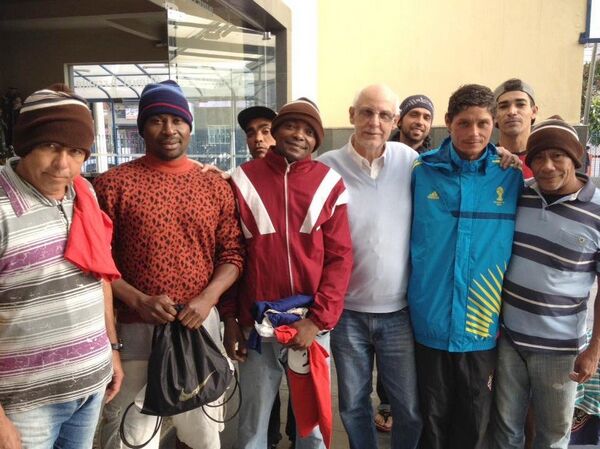 Padre Lancellotti ajuda pessoas em situação de rua em São Paulo - Sputnik Brasil