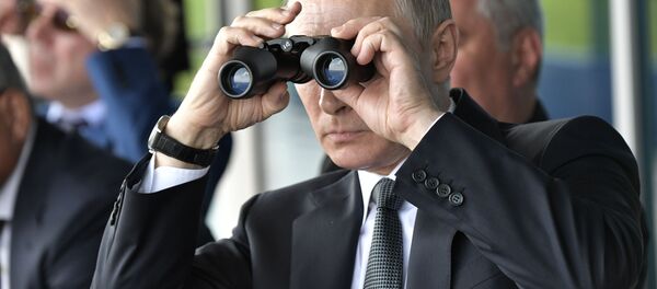 Presidente Putin observa voos no salão aéreo MAKS 2017 Presidente Putin observa voos no salão aéreo MAKS 2017 - Sputnik Brasil