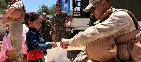 Centro russo de Reconciliação na Síria entrega ajuda humanitária ao povo sírio - Sputnik Brasil