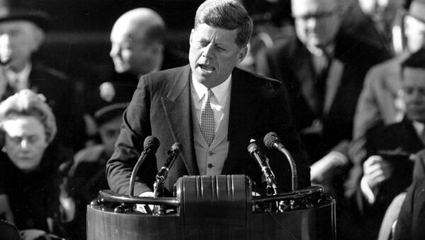 Presidente John Kennedy durante discurso de tomada de posse, em 20 de janeiro de 1961 - Sputnik Brasil