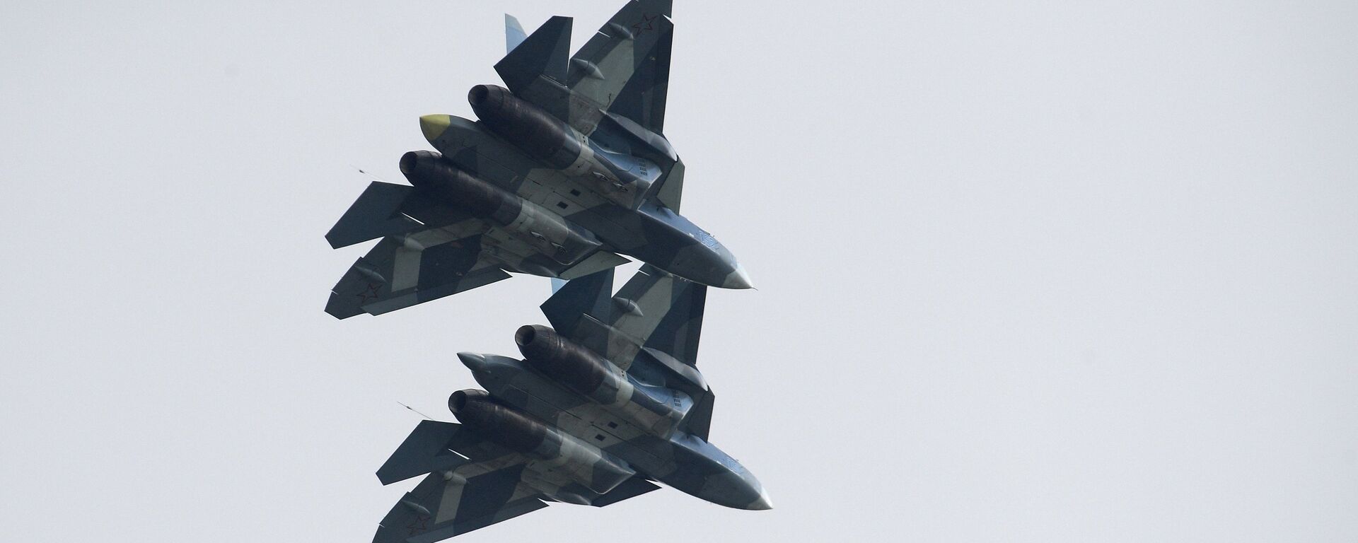 Caças russos de quinta geração T-50 realizam voos durante o Salão Aeroespacial MAKS 2017  - Sputnik Brasil, 1920, 18.03.2026