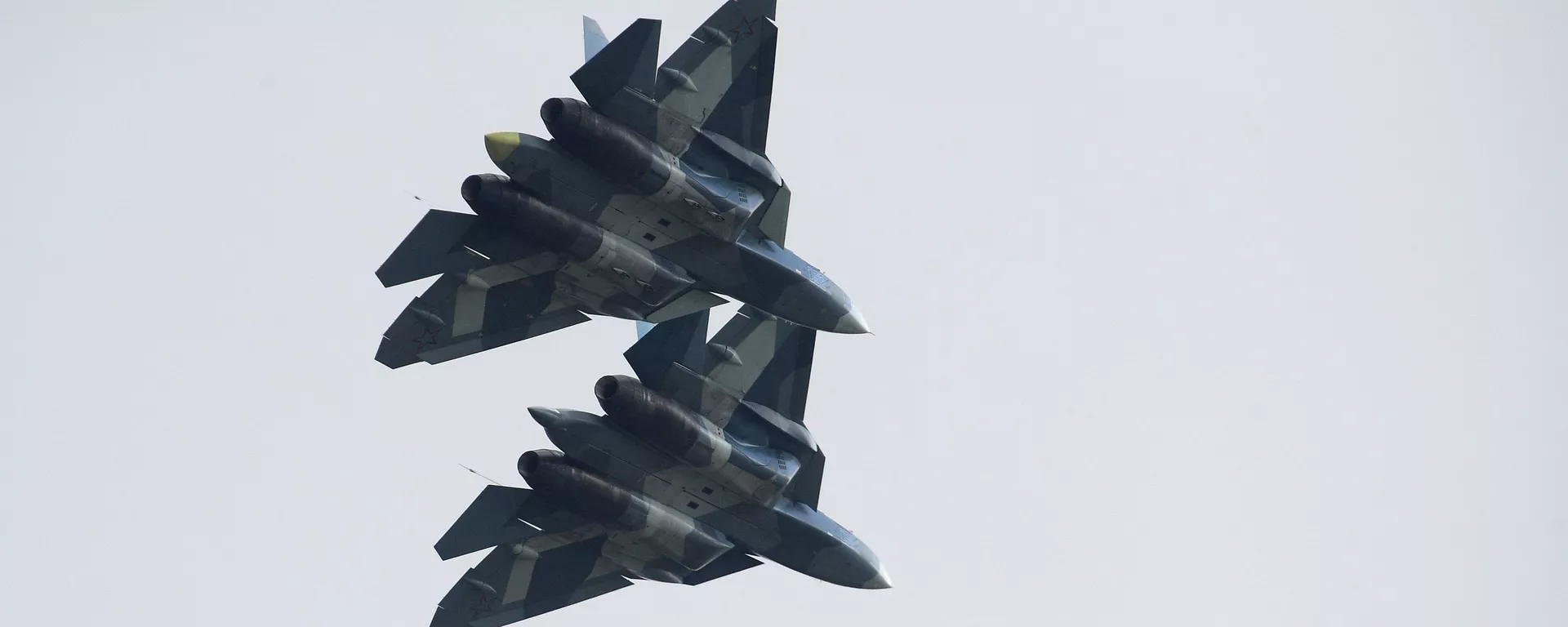 Caças russos de quinta geração T-50 realizam voos durante o Salão Aeroespacial MAKS 2017  - Sputnik Brasil, 1920, 18.03.2026