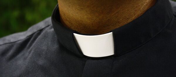 Um padre - Sputnik Brasil