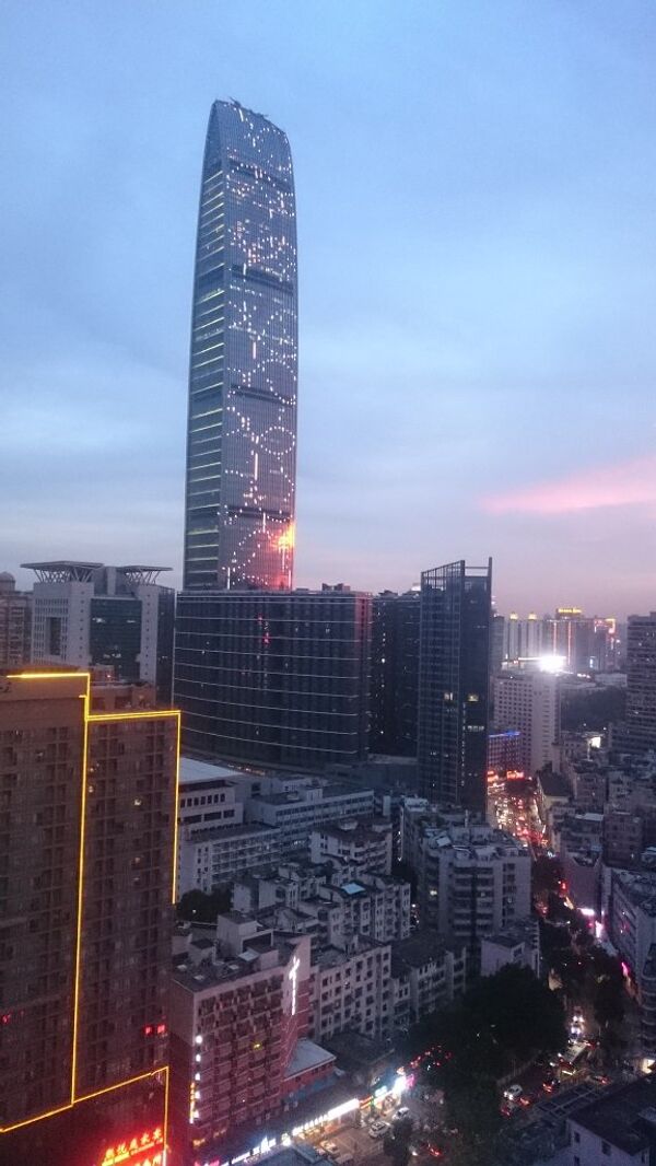 Kingkey 100, com 441 metros, é o segundo prédio mais alto de Shenzhen. - Sputnik Brasil