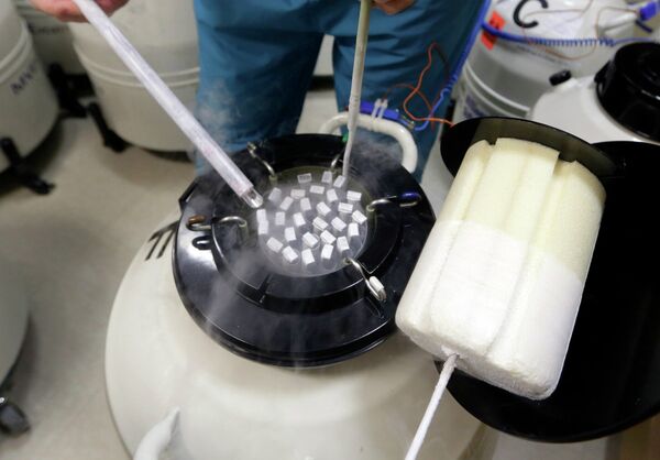 Casos moderados e graves de COVID-19 causam infertilidade em homens, diz estudo - Sputnik Brasil