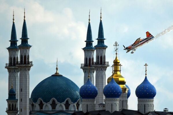 O piloto espanhol Juan Vilarde durante o campeonato mundial Red Bull Air Race, na cidade russa de Kazan - Sputnik Brasil