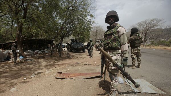 Os soldados continuam combatendo o Boko Haram. - Sputnik Brasil