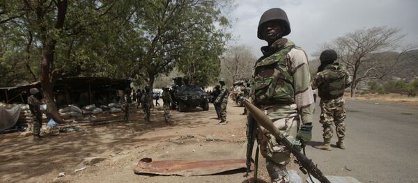 Os soldados continuam combatendo o Boko Haram. - Sputnik Brasil