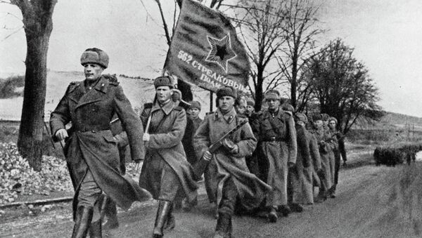 Tropas soviéticas na Polônia libertada. Fevereiro de 1945 - Sputnik Brasil
