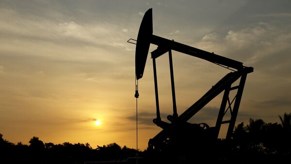 An oil pump is seen in Lagunillas, Ciudad Ojeda, in the state of Zulia, Venezuela, March 18, 2015. - Sputnik Brasil