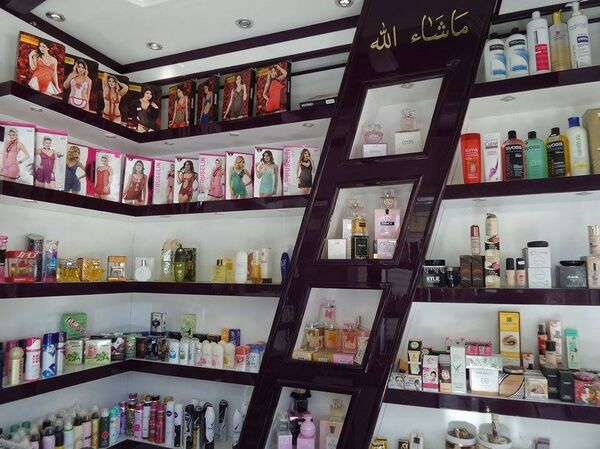 Loja de roupas, acessórios e produtos de perfumaria para mulheres em Mossul, Iraque Loja de roupas, acessórios e produtos de perfumaria para mulheres em Mossul, Iraque - Sputnik Brasil