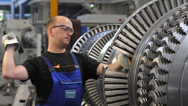 Maik Seidel, técnico da Siemens, trabalha em uma fábrica em Goerlitz, Alemanha, em 14 de maio de 2009 - Sputnik Brasil