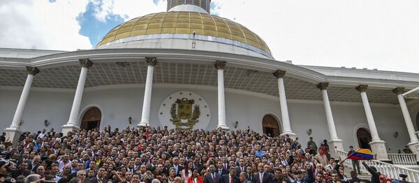 Novos membros da Assembleia Nacional Constituinte posam em frente ao Congresso Novos membros da Assembleia Nacional Constituinte posam em frente ao Congresso - Sputnik Brasil
