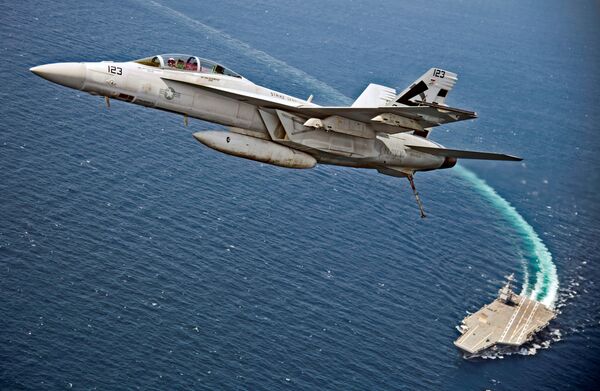 Caça Super Hornet F/A-18 dos EUA cai durante treinamento na Califórnia, diz mídia - Sputnik Brasil