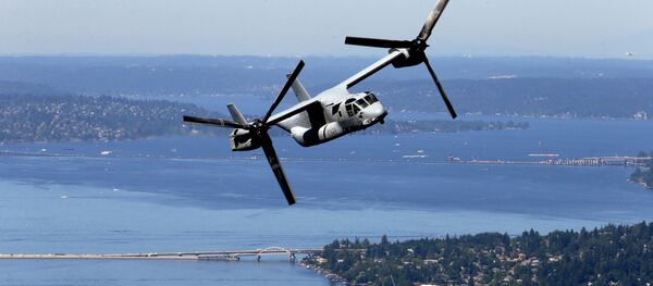 An MV-22B Osprey aircraft flies in view of Lake Washington. - Sputnik Brasil