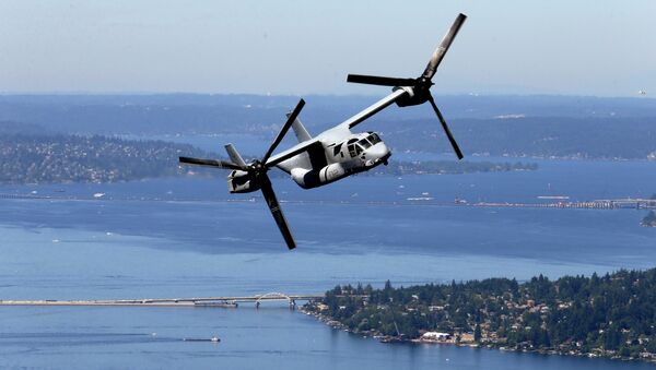 An MV-22B Osprey aircraft flies in view of Lake Washington. - Sputnik Brasil