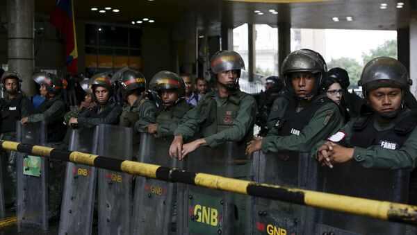 Venezuela's National Guards stand guard at the National Electoral Council (CNE) headquarters in Caracas, Venezuela, April 21, 2016. - Sputnik Brasil