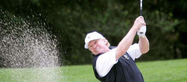 Donald Trump joga golfe na Califórnia (foto de arquivo) - Sputnik Brasil