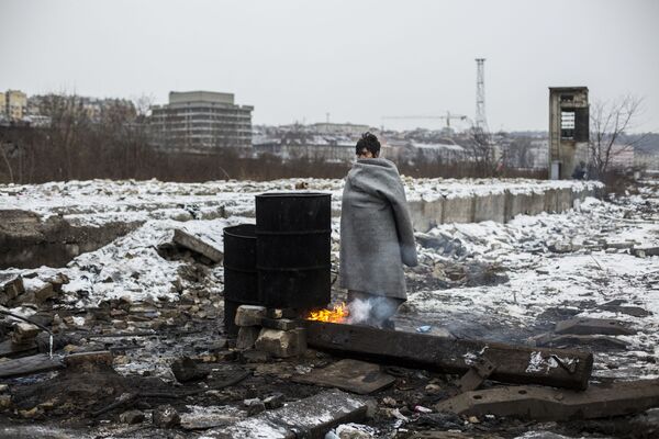 A série fotográfica “Refugiados em Belgrado”, de Alejandro Martinez Velez (Espanha), na categoria de “Notícias Principais”, que recebeu um prêmio especial do Comitê Internacional da Cruz Vermelha “Por Fotografia Humanitária” - Sputnik Brasil