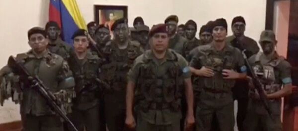 Juan Caguaripano com sua equipe da operação David Carabobo - Sputnik Brasil